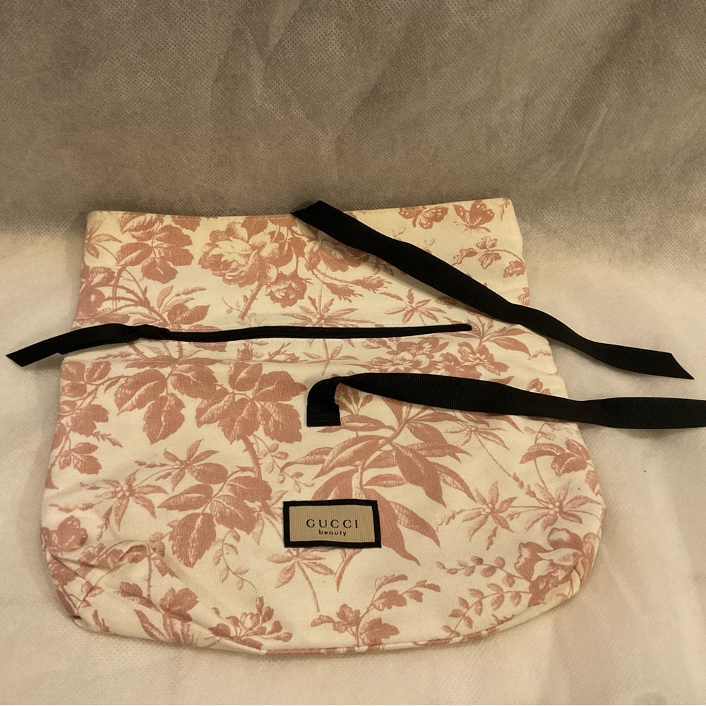 Gucci Flower Pouch - Picture 3 of 5